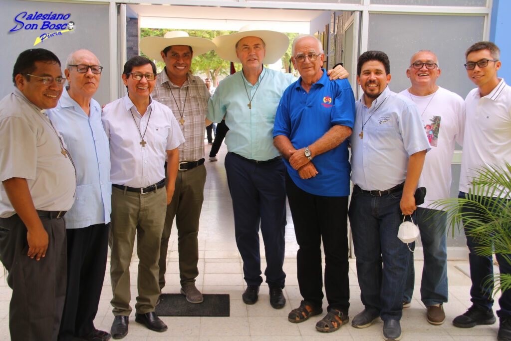 Comunidad salesiana y equipo del colegio